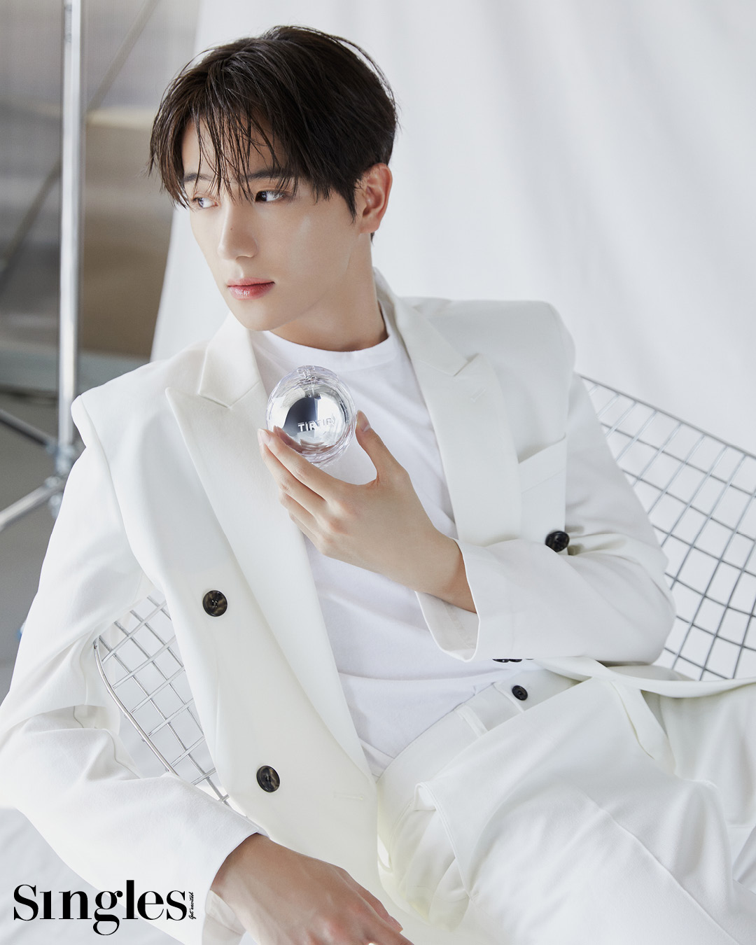 티르티르 현재 싱글즈 화보, 티르티르, 현재, 더보이즈 현재, 이재현, 티르티르 쿠션, 마스크 핏 쿠션, 티르티르 크리스탈 쿠션, 현재 화장품, 현재 쿠션 